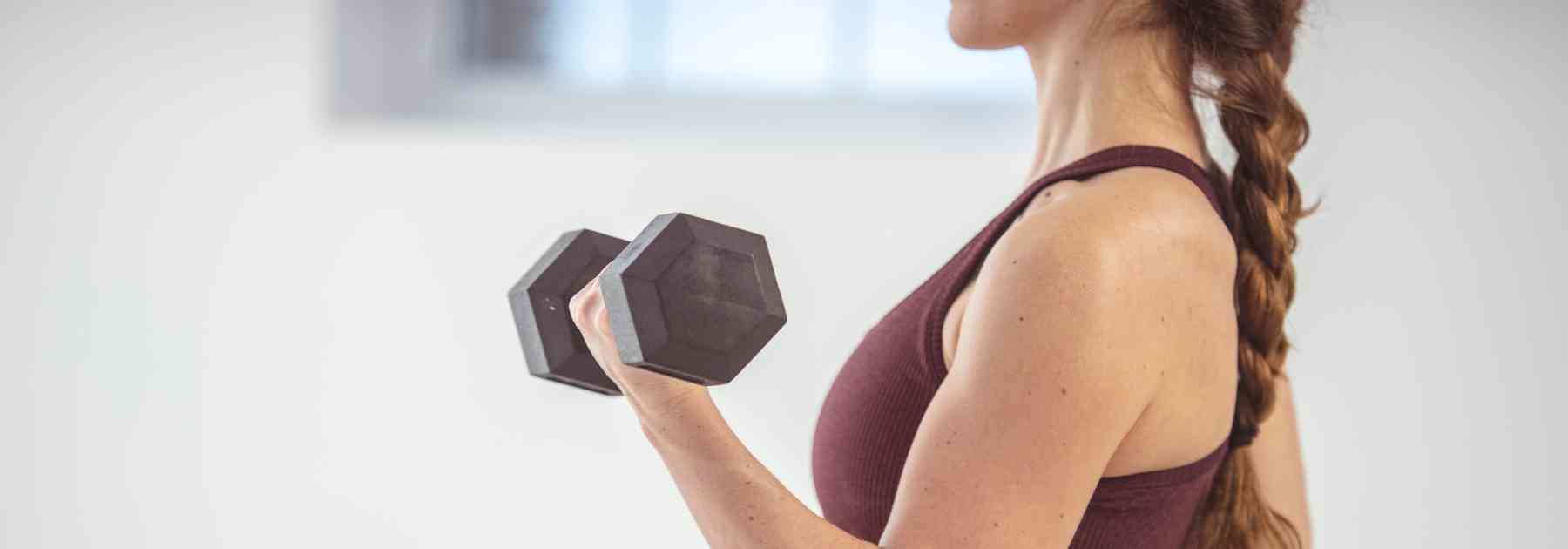 woman lifting weight